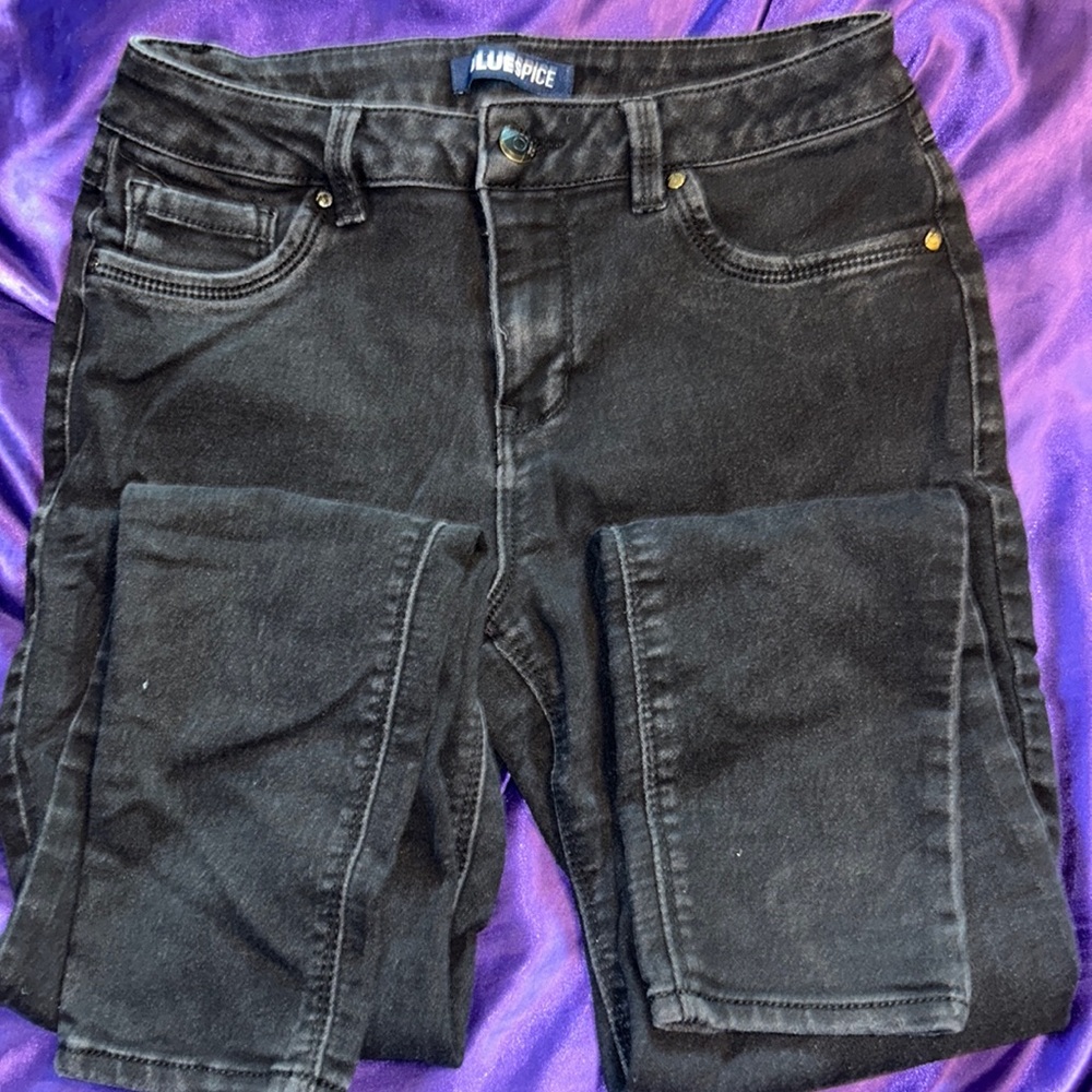 Blue spice, Black skinny jeans